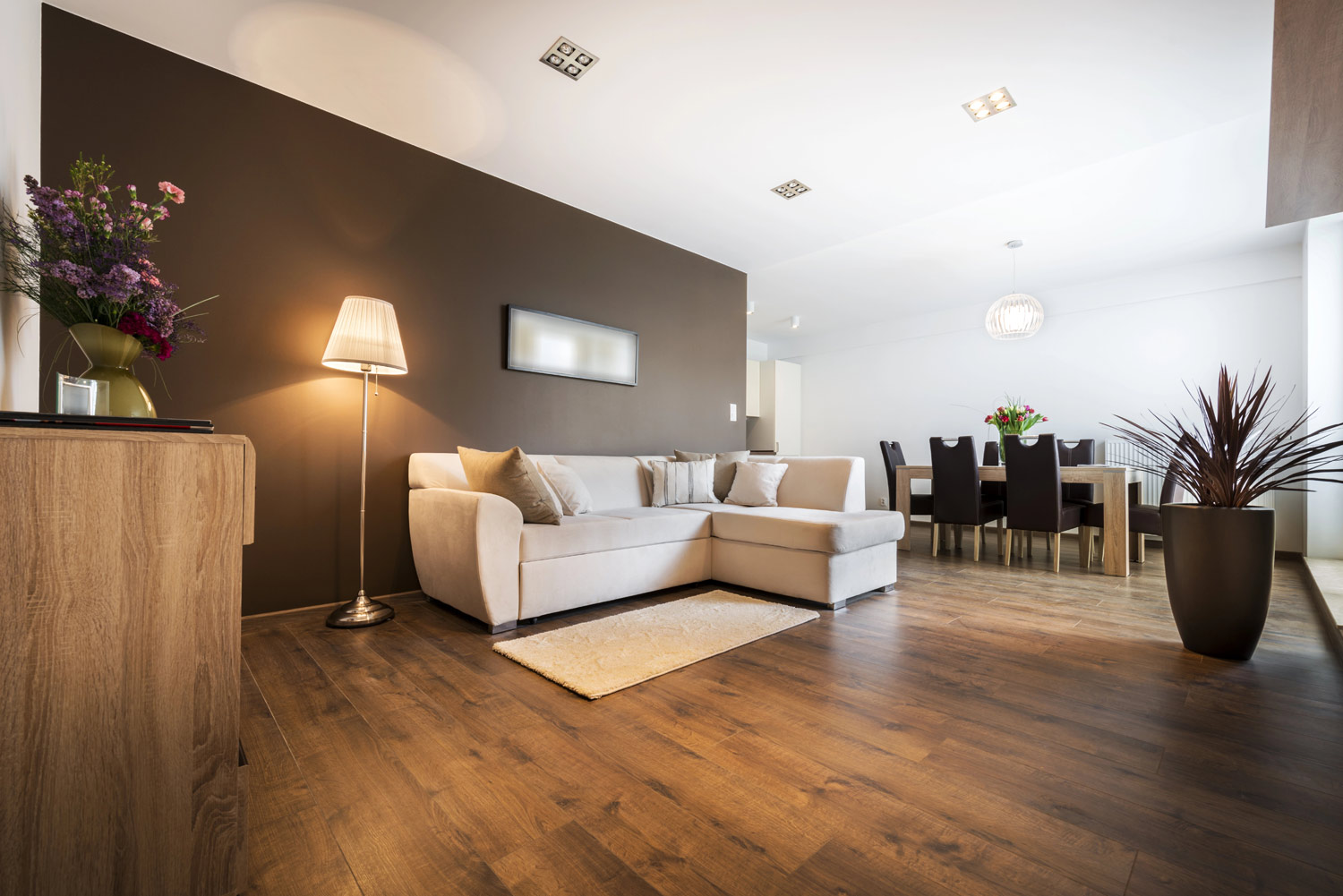 arredamento in legno scuro