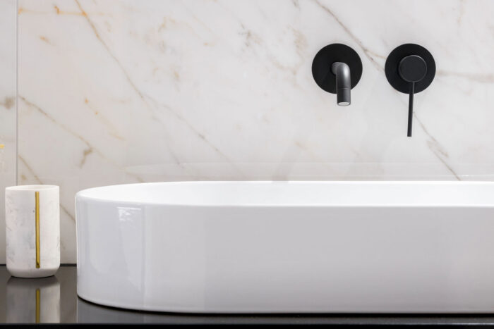 Set 4 accessori da bagno da appoggio in ceramica nero - Linea Wash